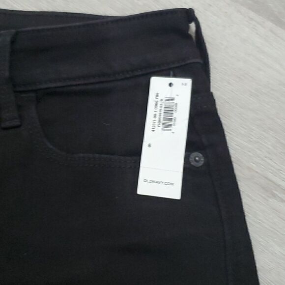 Old Navy, High Rise,  Womans, Black, button front Shorts, NWT, Size 6 - Picture 2 of 5